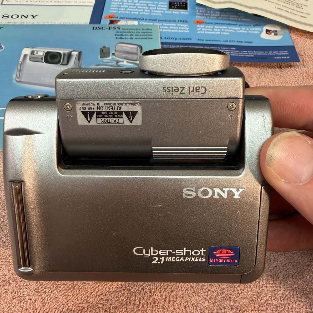 Untested Sony Cyber-Shot DSC-F55 Digital Camera Boxed Set 4MB card